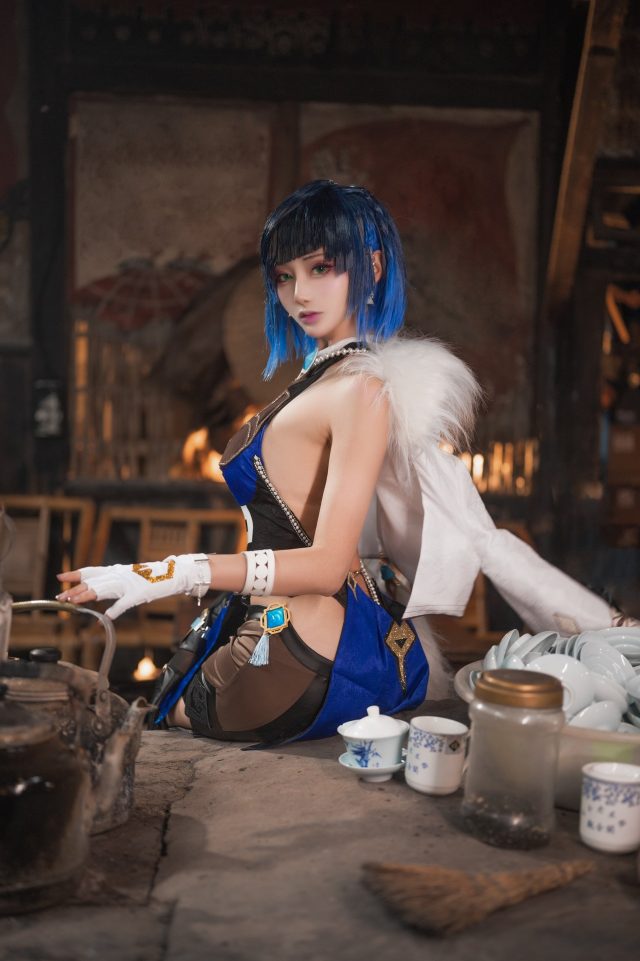 如月灰cos《原神》夜兰，展现“一人千面”的神秘之美