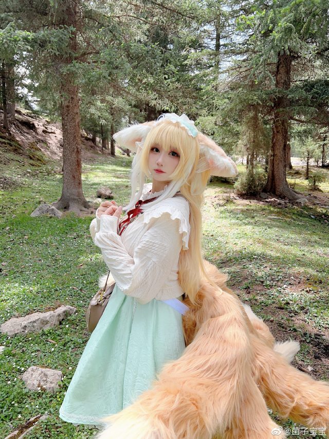 [明日方舟]菌子宝宝cos铃兰小姐，展现九尾狐的迷人与可爱