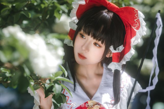 修老虎cos《东方Project》博丽灵梦,可爱与魅力的完美结合 修老虎cos《东方Project》博丽灵梦,可爱与魅力的完美结合