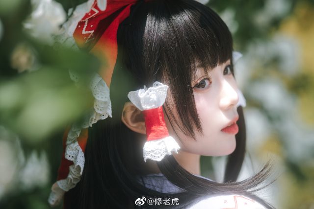 修老虎cos《东方Project》博丽灵梦,可爱与魅力的完美结合 修老虎cos《东方Project》博丽灵梦,可爱与魅力的完美结合