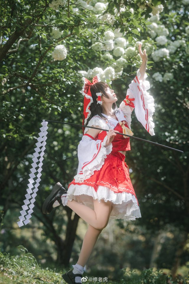 修老虎cos《东方Project》博丽灵梦,可爱与魅力的完美结合 修老虎cos《东方Project》博丽灵梦,可爱与魅力的完美结合