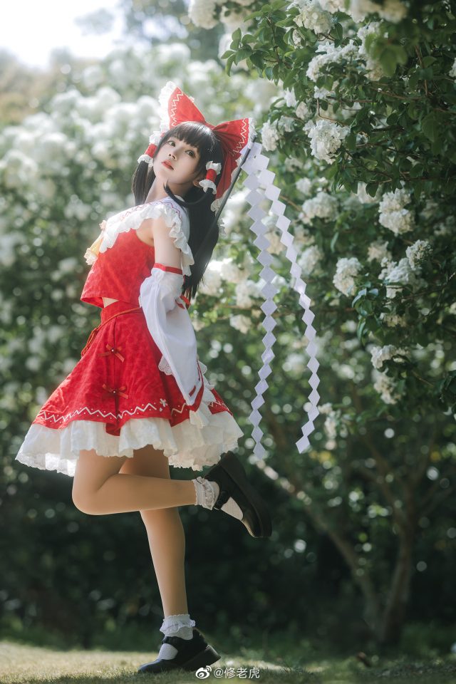 修老虎cos《东方Project》博丽灵梦,可爱与魅力的完美结合 修老虎cos《东方Project》博丽灵梦,可爱与魅力的完美结合