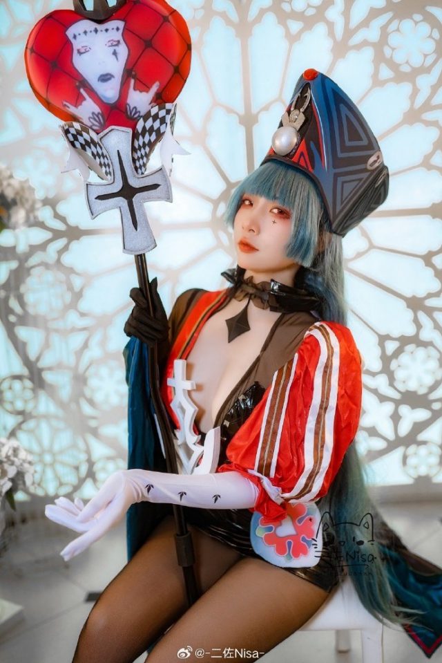 [碧蓝航线]二佐Nisa cos马可波罗，威严又性感的“女神”闪亮登场！