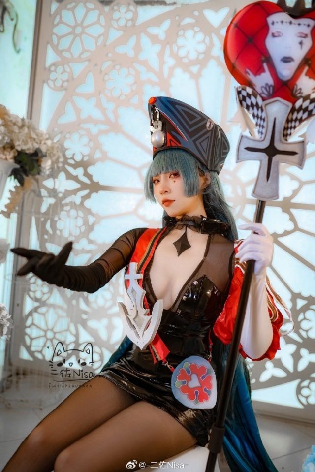 [碧蓝航线]二佐Nisa cos马可波罗，威严又性感的“女神”闪亮登场！
