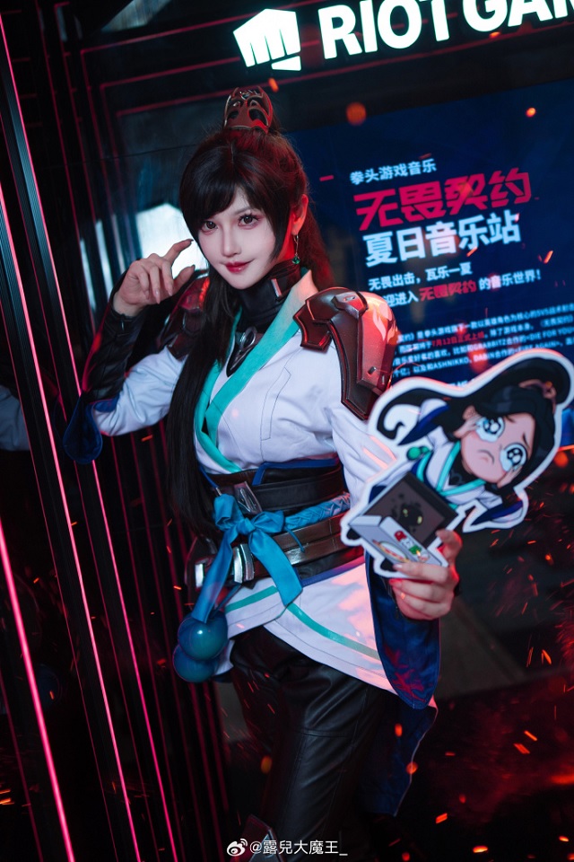 [无畏契约]露兒大魔王cos圣祈，璀璨演绎闪耀cosplay盛典