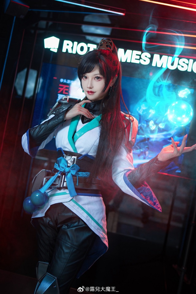 [无畏契约]露兒大魔王cos圣祈，璀璨演绎闪耀cosplay盛典