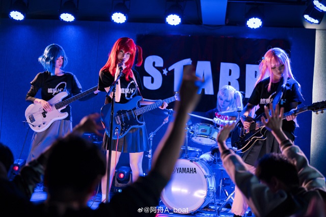 《孤独摇滚！》- 来自中国coser的“Kessoku乐队”中的可爱COSPLAY！