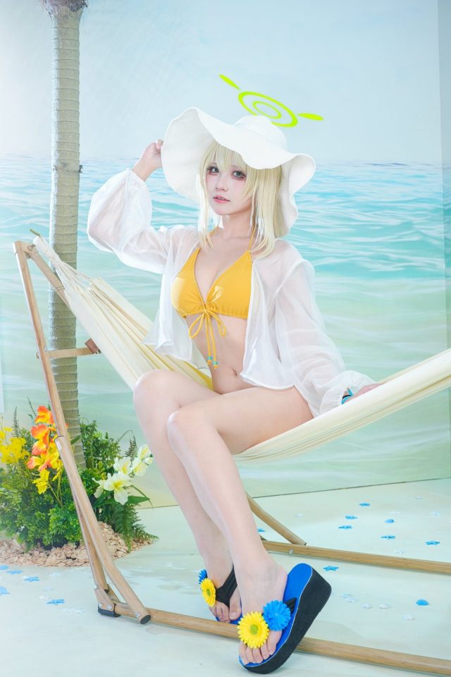 [蔚蓝档案]桃景三酪cos十六夜野乃美，性感惊艳亮相“Comic Market 102”