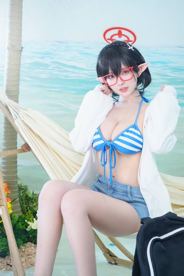 肃雨雨雨cos《蔚蓝档案》绫音,泳装魅力让夏日更迷人 肃雨雨雨cos《蔚蓝档案》绫音,泳装魅力让夏日更迷人