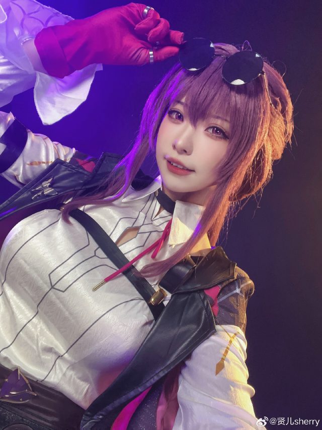 [崩坏：星穹铁道]贤儿sherry cos卡芙卡，魔法女王炫酷cosplay大放光彩