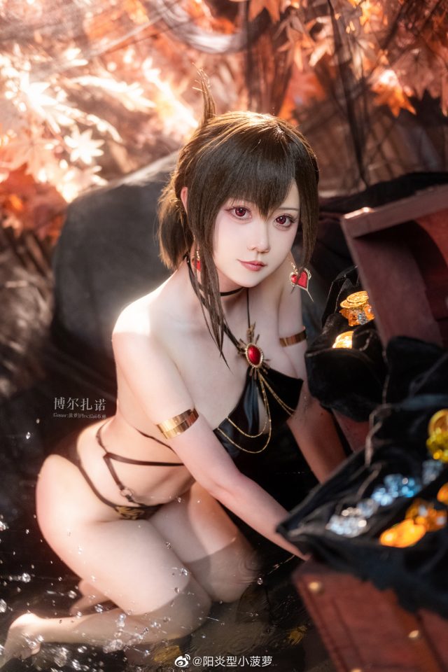 阳炎型小菠萝cos博尔扎诺，展现“碧蓝航线COSPLAY”的绝美诱惑