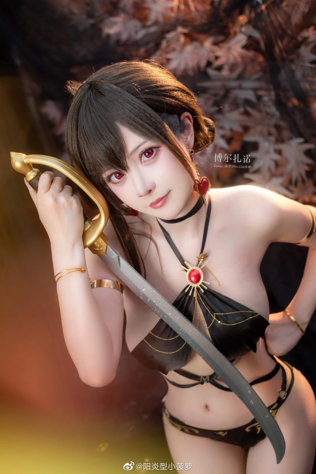 阳炎型小菠萝cos博尔扎诺，展现“碧蓝航线COSPLAY”的绝美诱惑