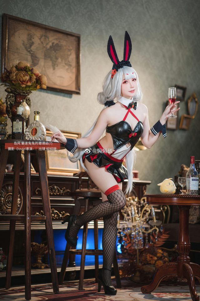 焖焖碳cos《碧蓝航线》岛风，性感可爱的“兔女郎”魅力登场！