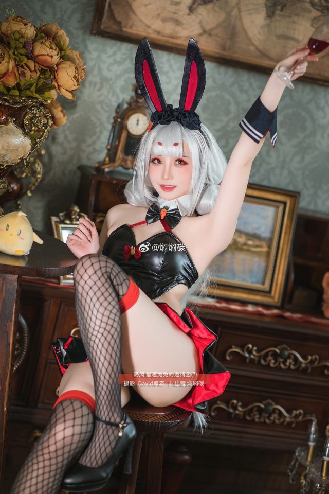焖焖碳cos《碧蓝航线》岛风，性感可爱的“兔女郎”魅力登场！