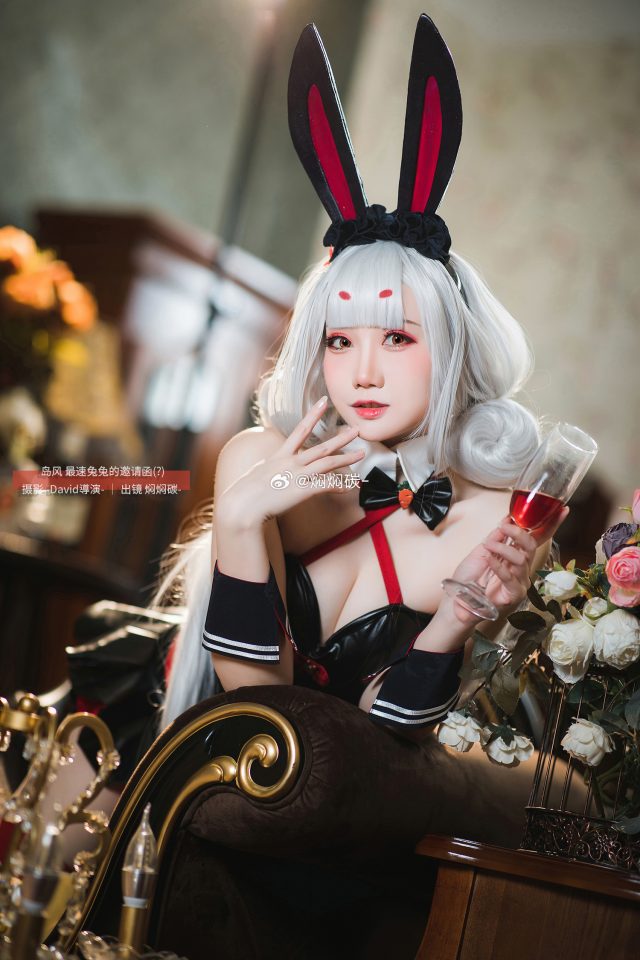 焖焖碳cos《碧蓝航线》岛风，性感可爱的“兔女郎”魅力登场！