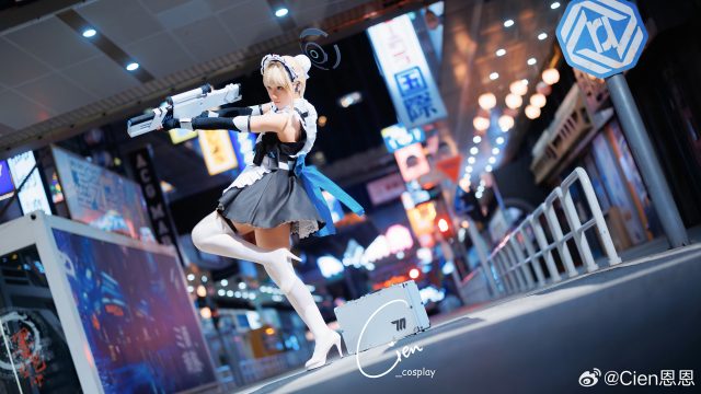 [蔚蓝档案]Cien恩恩cos飞鸟马时，展现“女仆特工”的酷帅与性感