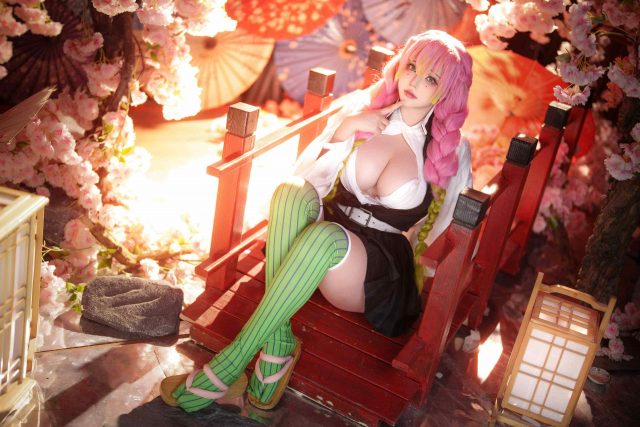 鬼灭之刃COSPLAY:菌烨tako再现甘露寺蜜璃的迷人魅力 鬼灭之刃COSPLAY:菌烨tako再现甘露寺蜜璃的迷人魅力