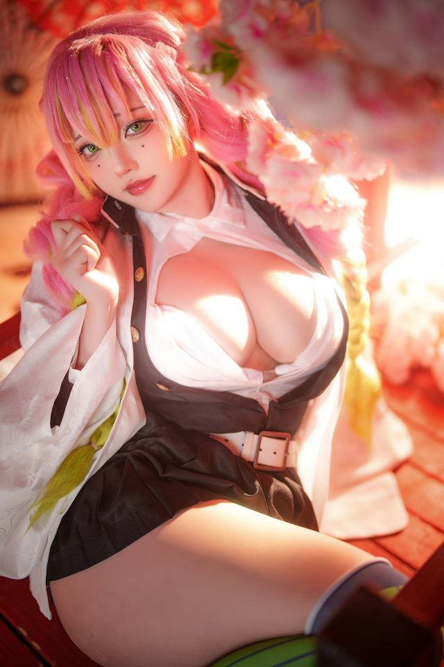 鬼灭之刃COSPLAY:菌烨tako再现甘露寺蜜璃的迷人魅力 鬼灭之刃COSPLAY:菌烨tako再现甘露寺蜜璃的迷人魅力