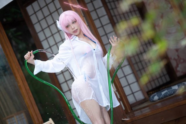炎炎夏日的火辣魅力：水淼aqua cos《蔚蓝档案》浦和花子