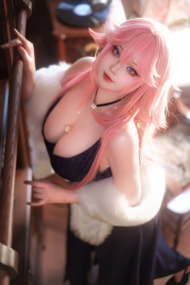 性感魅力的演绎:菌烨tako的“礼服版”八重神子COSPLAY 性感魅力的演绎:菌烨tako的“礼服版”八重神子COSPLAY