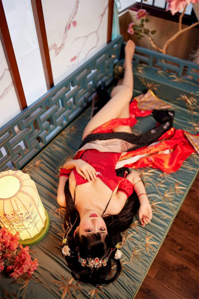 从《碧蓝航线》到现实：Shika小鹿鹿的“逸仙”同人凤冠霞帔之美