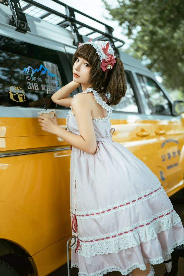 coser蠢沫沫的移动咖啡车：在大理洱海享受美味与美景