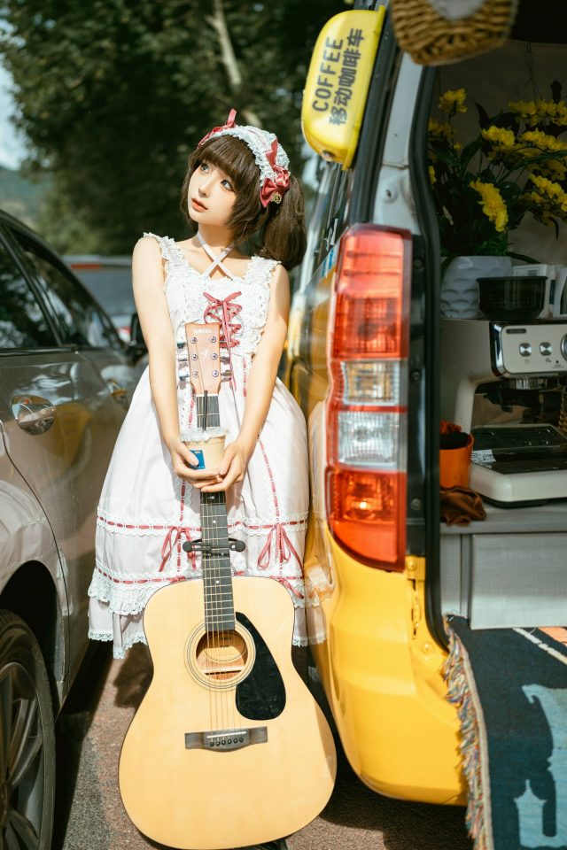 coser蠢沫沫的移动咖啡车：在大理洱海享受美味与美景