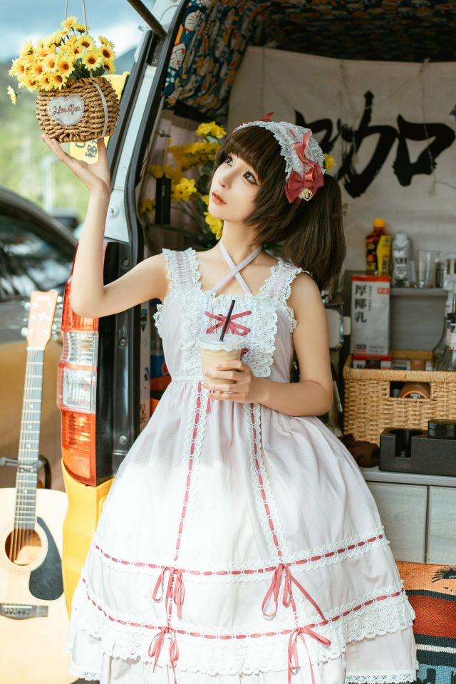 coser蠢沫沫的移动咖啡车：在大理洱海享受美味与美景