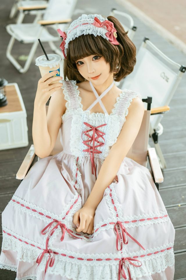 coser蠢沫沫的移动咖啡车：在大理洱海享受美味与美景