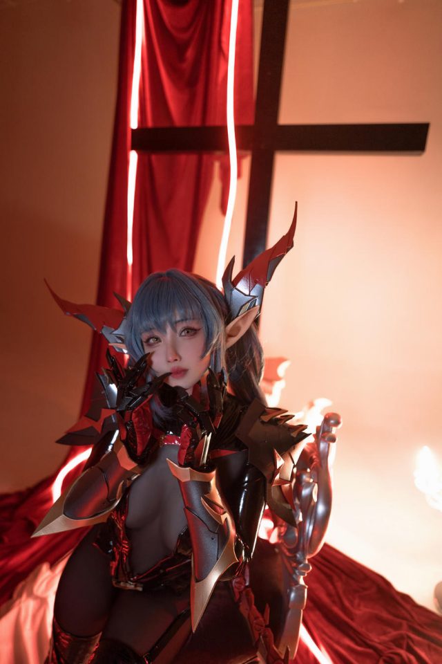 rioko凉凉子cos《碧蓝航线》雷根斯堡,让游戏角色充满神秘感 rioko凉凉子cos《碧蓝航线》雷根斯堡,让游戏角色充满神秘感