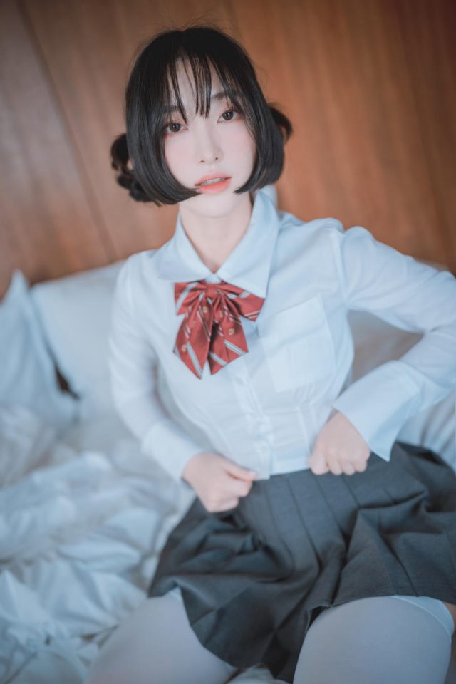 揭秘HaNari的魅力:一个DJ、模特、COS达人的多面故事 揭秘HaNari的魅力:一个DJ、模特、COS达人的多面故事