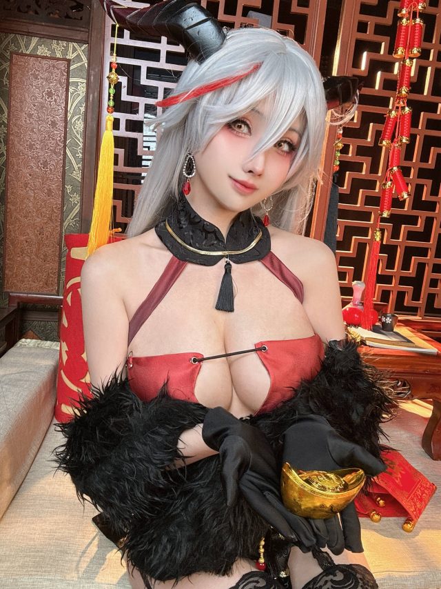 龙年龙图:coser Rioko凉凉子以华美之姿迎接龙年新春 龙年龙图:coser Rioko凉凉子以华美之姿迎接龙年新春