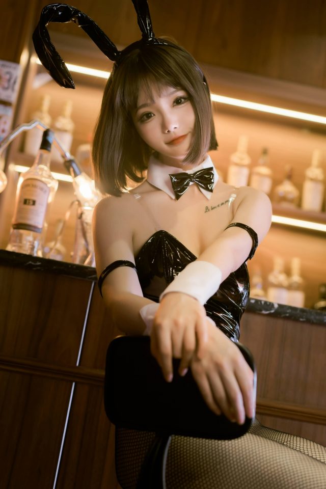 深入探索：coser桃良阿宅带你揭秘秘密交易的隐藏故事