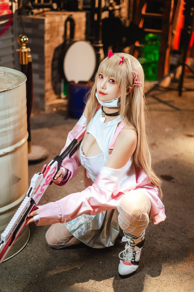 蜜汁猫裘《妮姬》毒蛇COS,完美再现火力型角色的魅力 蜜汁猫裘《妮姬》毒蛇COS,完美再现火力型角色的魅力