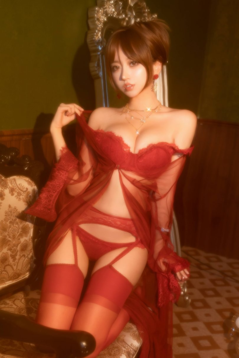 独具魅力的温柔小妈：过期米线线喵的精彩COS图集