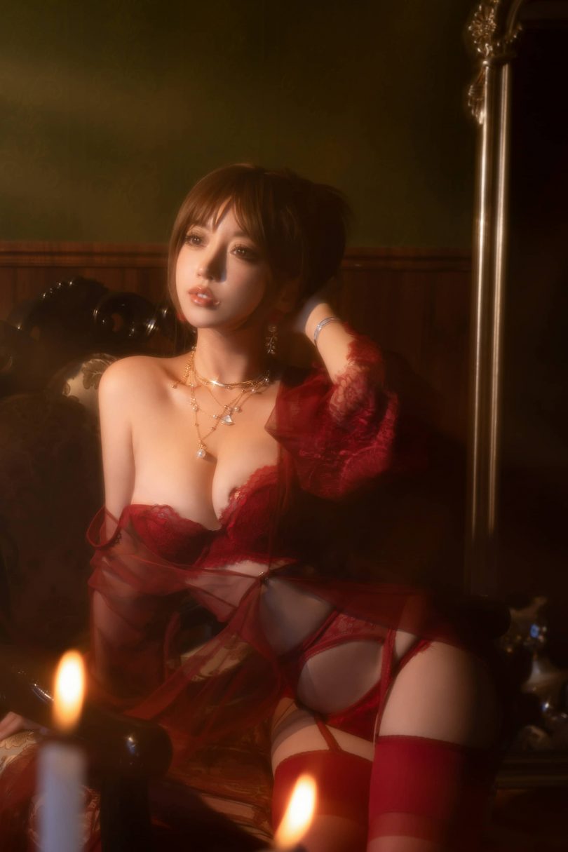 独具魅力的温柔小妈：过期米线线喵的精彩COS图集