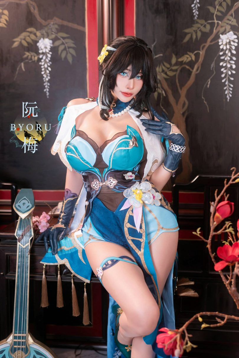 Byoru以大胆的cosplay风格诠释“崩坏星穹铁道”角色阮·梅