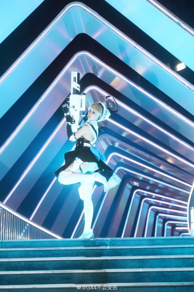 [蔚蓝档案]G44不会受伤cos飞鸟马时，性感与可爱的魅力共舞