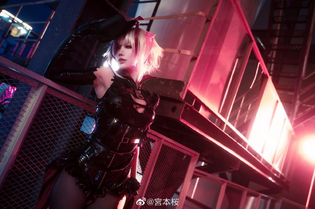 宮本桜cos《明日方舟》W,展现狙击魅影的酷帅迷人 宮本桜cos《明日方舟》W,展现狙击魅影的酷帅迷人