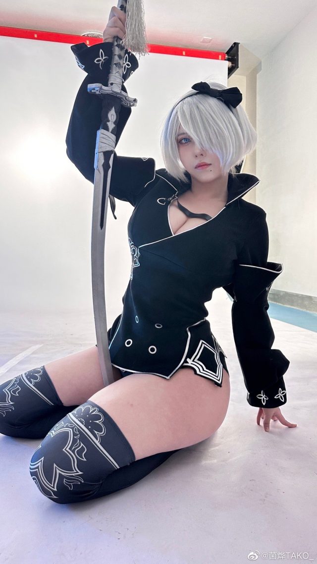 [尼尔：机械纪元]菌烨TAKO_cos尤尔哈2B，酷炫性感惊艳亮相