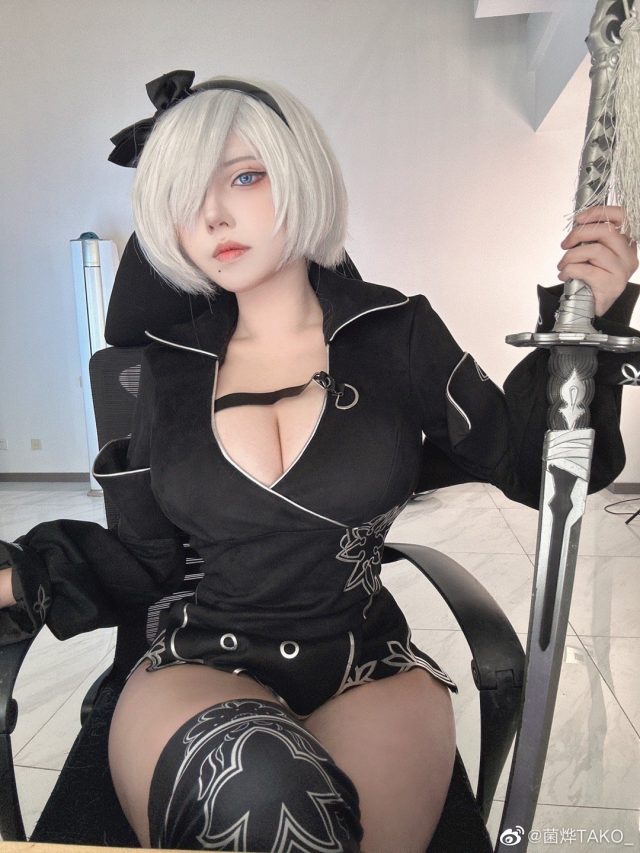 [尼尔：机械纪元]菌烨TAKO_cos尤尔哈2B，酷炫性感惊艳亮相