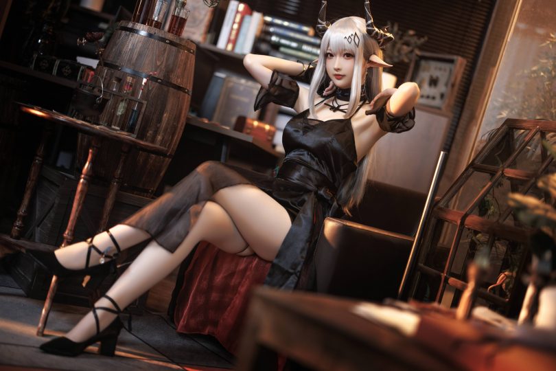 南宫_明日方舟cos系列 | 南宫_明日方舟·泥岩礼服cos作品[21P-301MB]