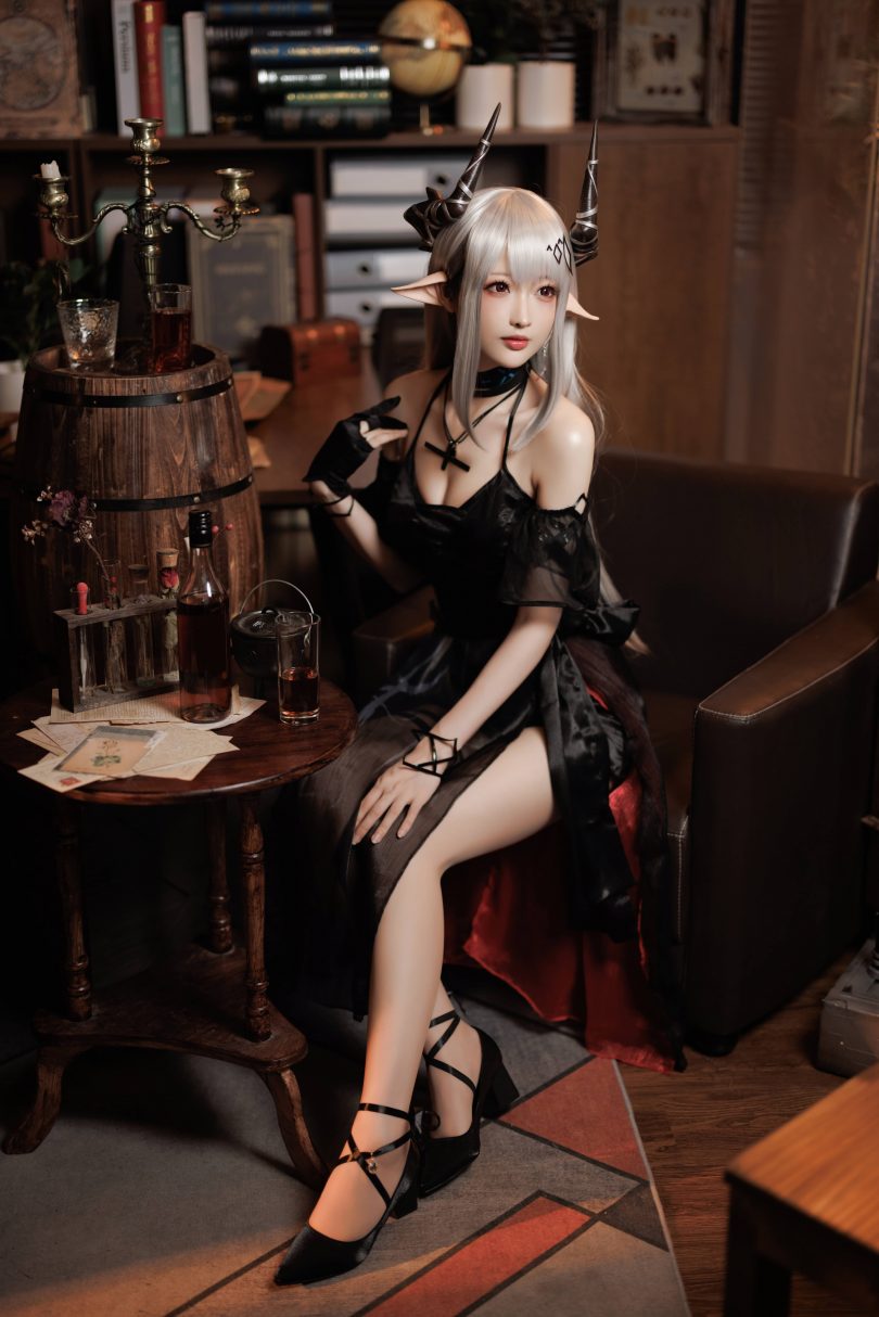 南宫_明日方舟cos系列 | 南宫_明日方舟·泥岩礼服cos作品[21P-301MB]
