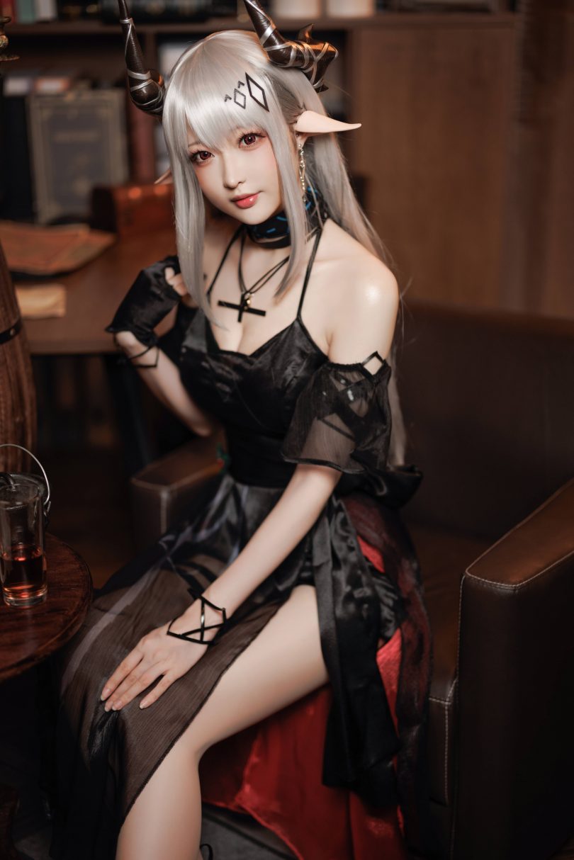 南宫_明日方舟cos系列 | 南宫_明日方舟·泥岩礼服cos作品[21P-301MB]
