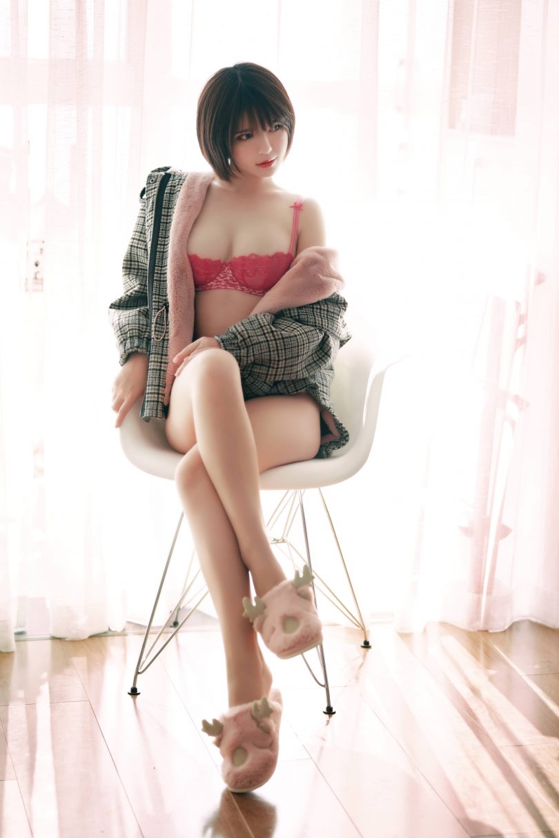 半半子cosplay图集 | 半半子_AKABENI BANBANKO·暖冬cos图包 [12P-65MB]