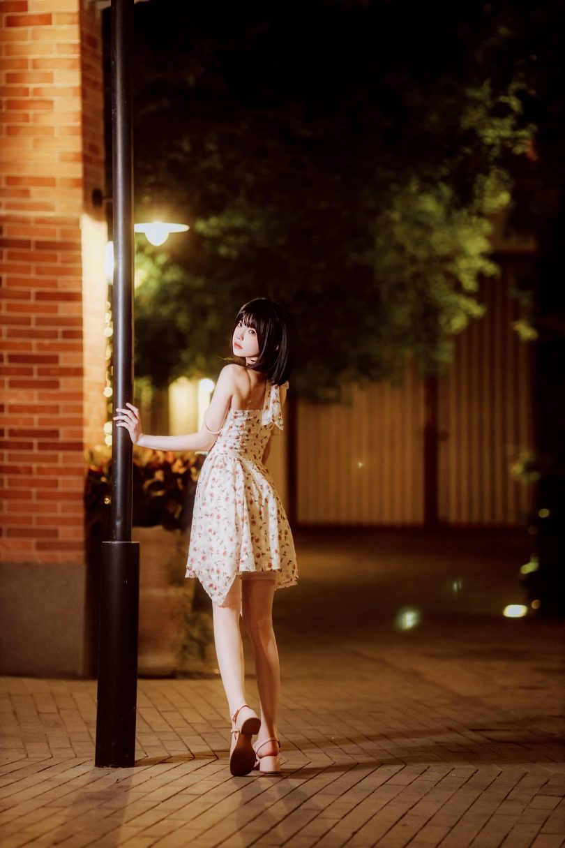 桜桃喵cos_晚风 | 桜桃喵_晚风·露背碎花裙cos作品 [14P-231MB]