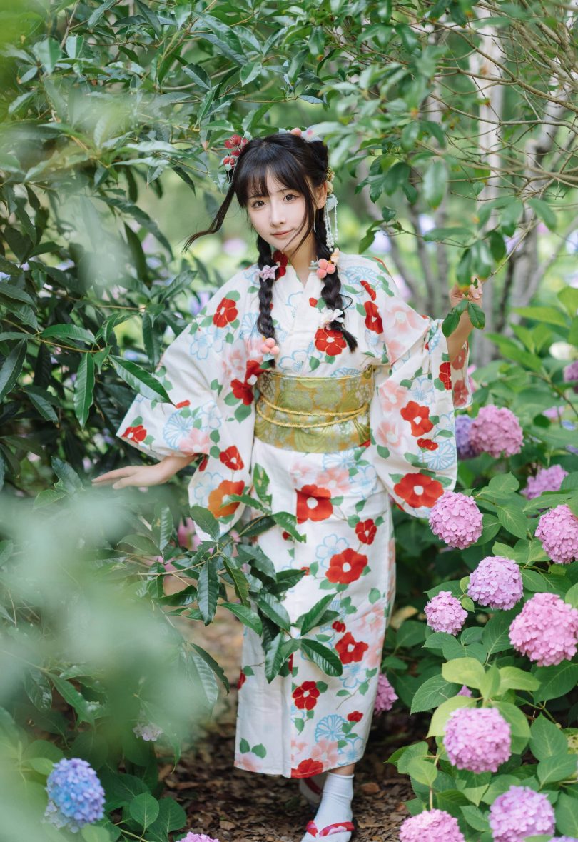 紫氯氯cos花季少女 | 紫氯氯_花季少女·无尽夏 和服cos作品 [18P-57MB]