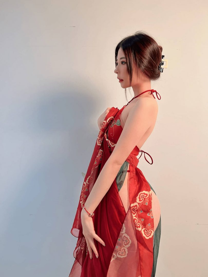 陈妮妮UNI cos_福兔迎春 | 陈妮妮UNI_福兔迎春·红色肚兜cos作品 [19P-54MB]