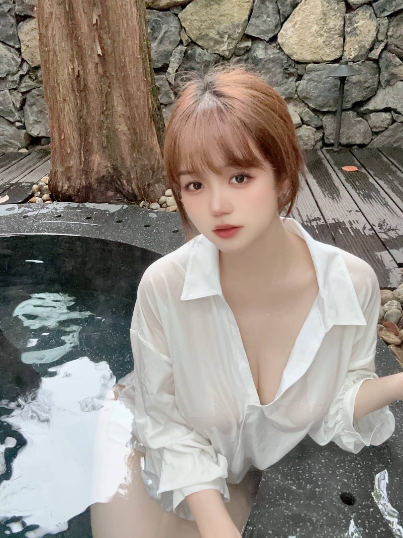 小仓千代w_Fantia·白衬衫+比基尼cos [54P-82MB] | 小仓千代w cos_Fantia