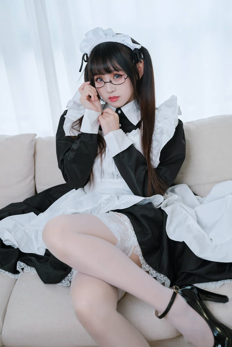 miko酱ww cos女仆 | miko酱ww_女仆·白色丝袜cos作品 [44P-595MB]